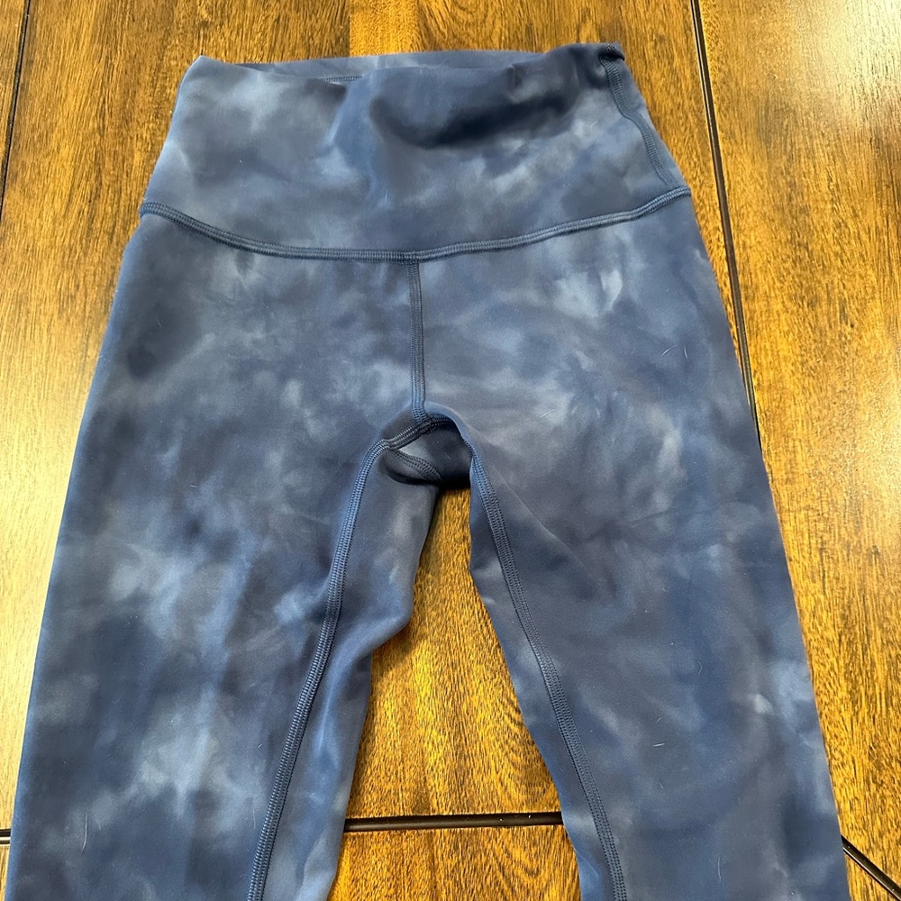 BNWOT Navy “Tye Dye” Lululemon Wunder Train